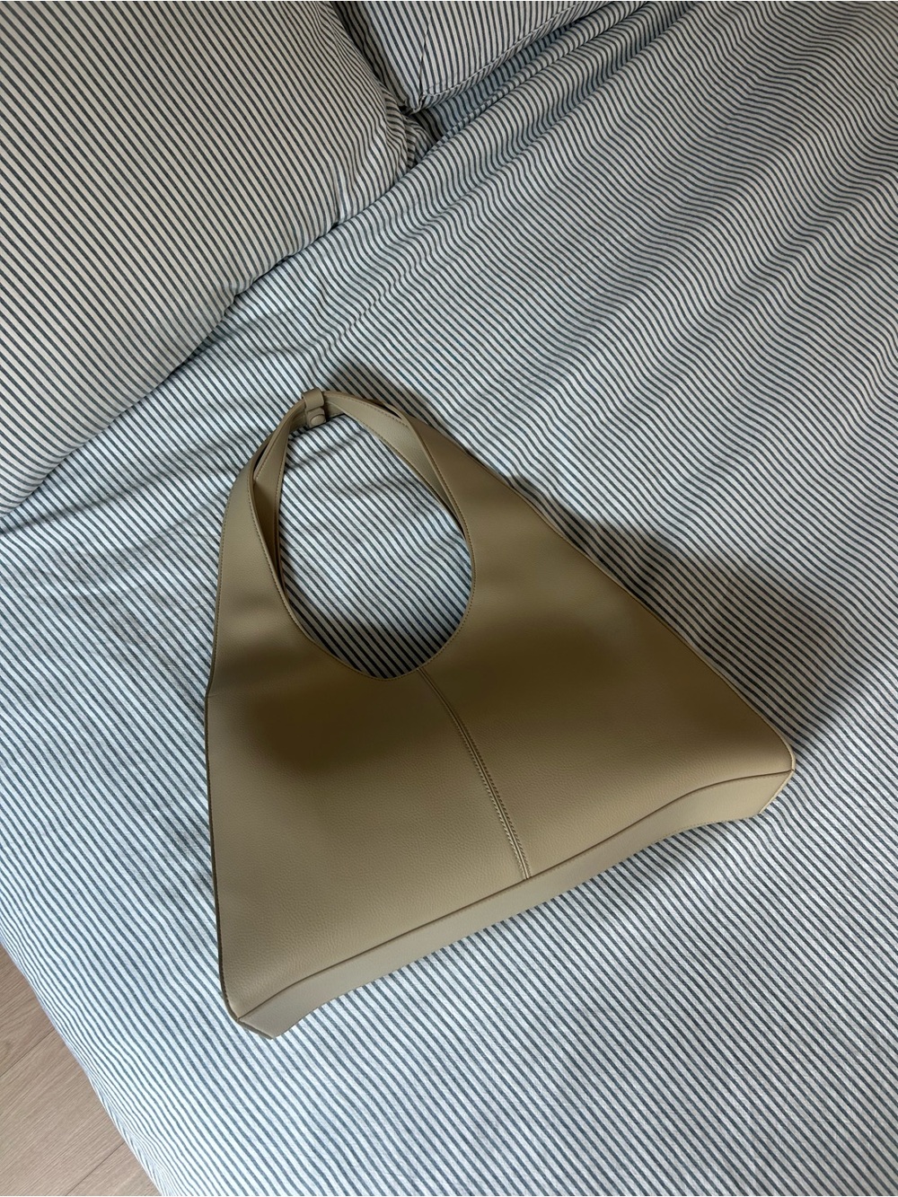 Freja New York Ida Bag Oat Large Vegan Leather Hobo Tote - Picture 8 of 8